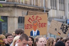 Verfahren wegen "Merz leck Eier" Plakat eingestellt